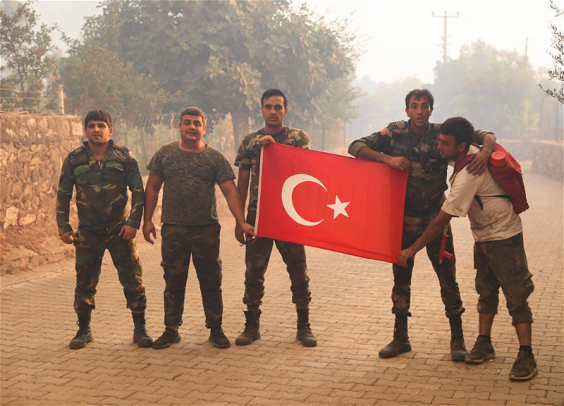 #PrayForTurkey: Отвагу азербайджанских пожарных запечатлели на камеру – ФОТО