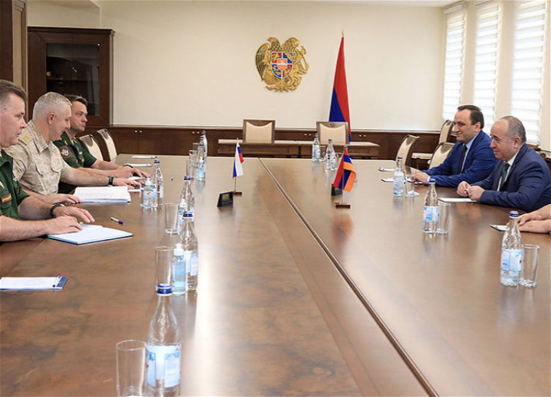 Мурадов обсудил с Карапетяном ситуацию на армяно-азербайджанской границе