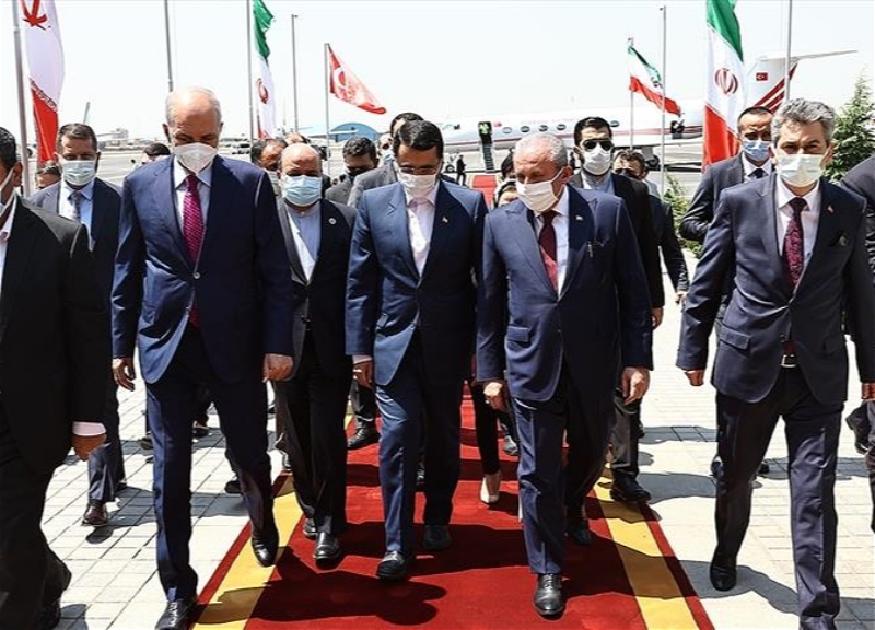 Спикер парламента Турции прибыл в Тегеран для участия в инаугурации Раиси