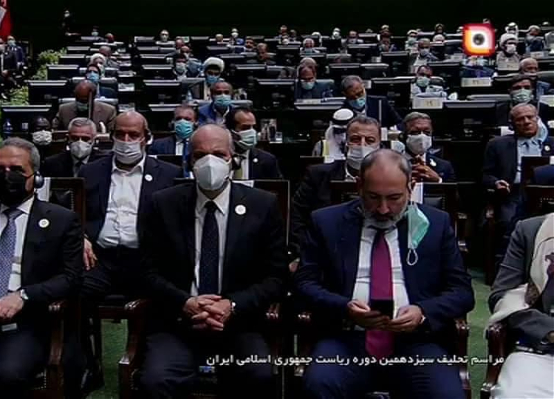Казусы Пашиняна: На инаугурации президента Ирана армянский премьер «копался» в телефоне - ФОТО - ВИДЕО