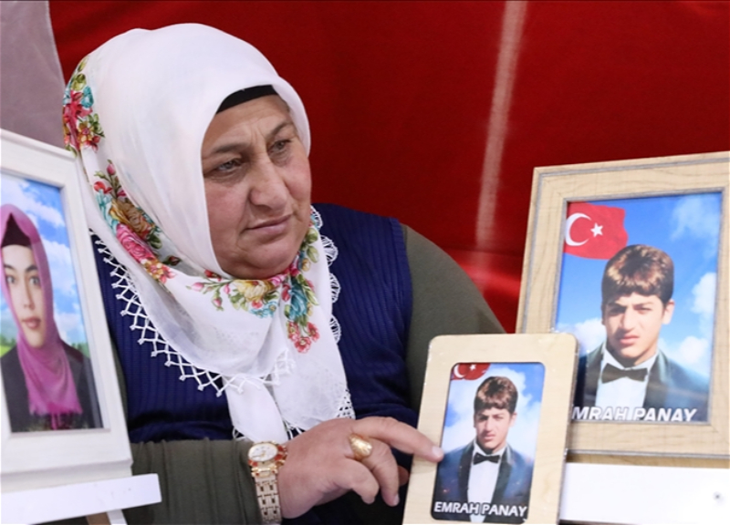 В Турции продолжается сидячая акция матерей