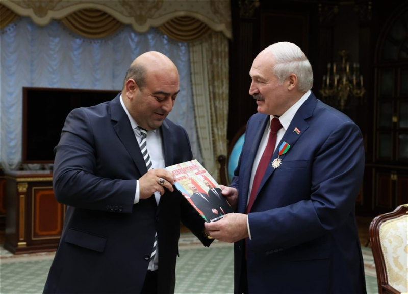 Александру Лукашенко вручен золотой орден «Друг Азербайджана»