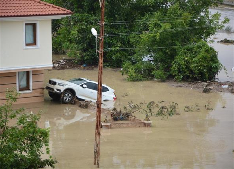 Число погибших в результате наводнений на севере Турции возросло до 17 - ФОТО - ВИДЕО - ОБНОВЛЕНО