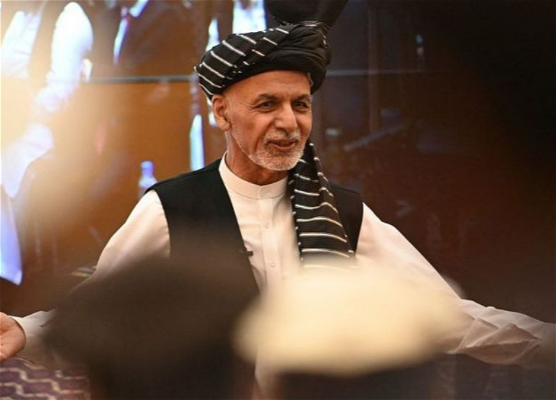 Покинувший Афганистан президент Гани мог улететь в Оман