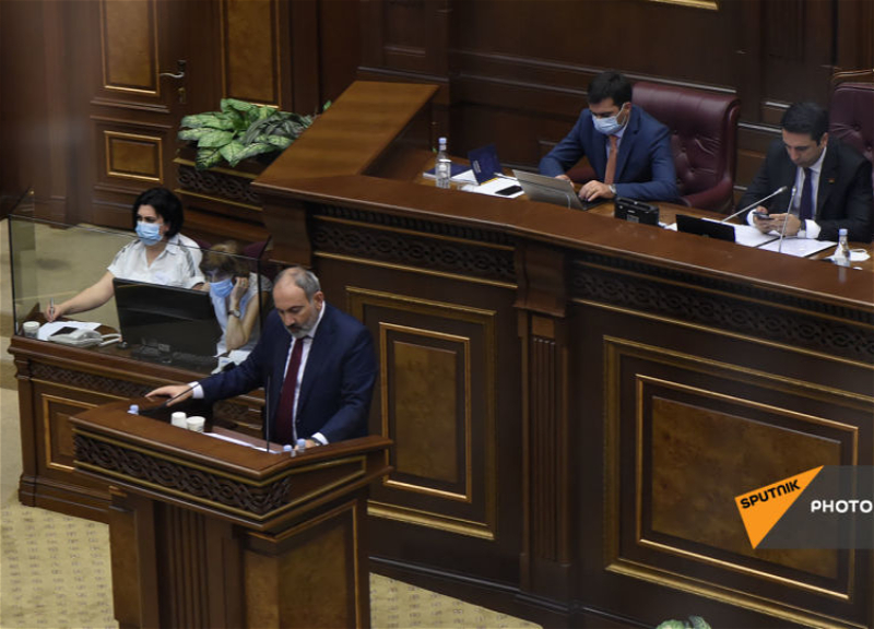 Страхи Пашиняна: В парламенте Армении произошла потасовка - ВИДЕО