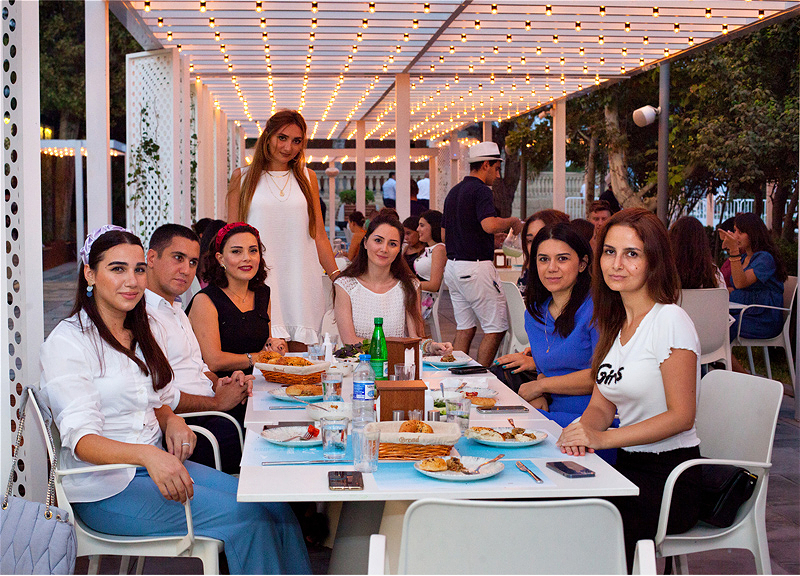 В Баку состоялось открытие легендарного кафе Mirvari - ФОТО