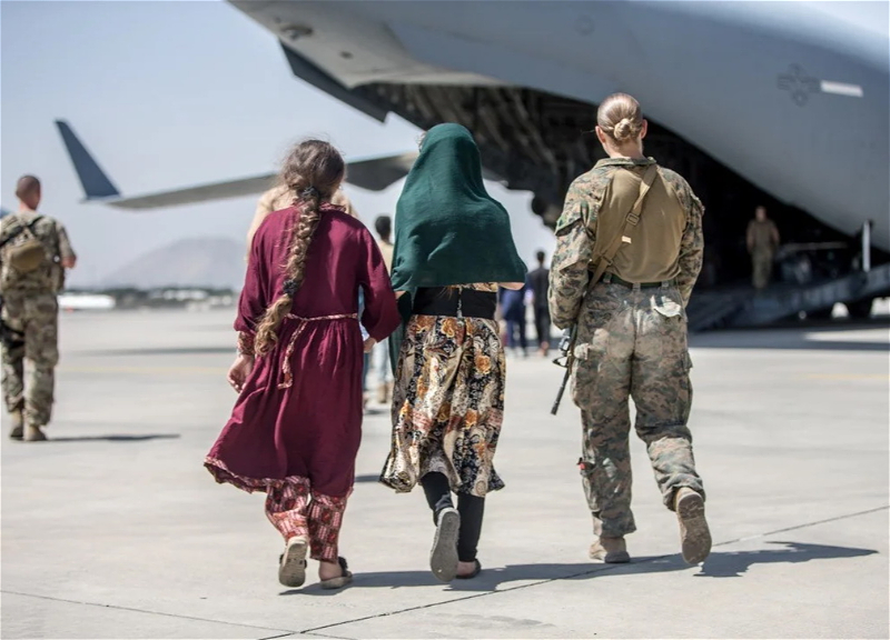 Хаос в аэропорту Кабула: чартерные самолеты вылетают полупустыми – ФОТО