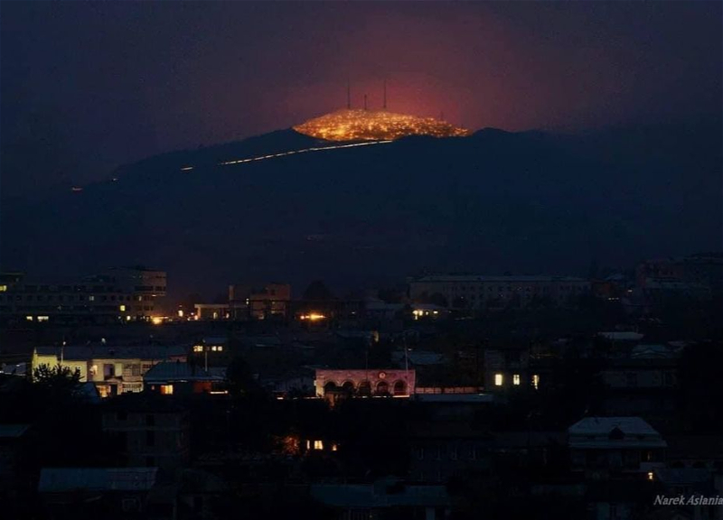 Армянские СМИ: Великолепно освещенный азербайджанскими огнями город Шуша виден даже из Ханкенди