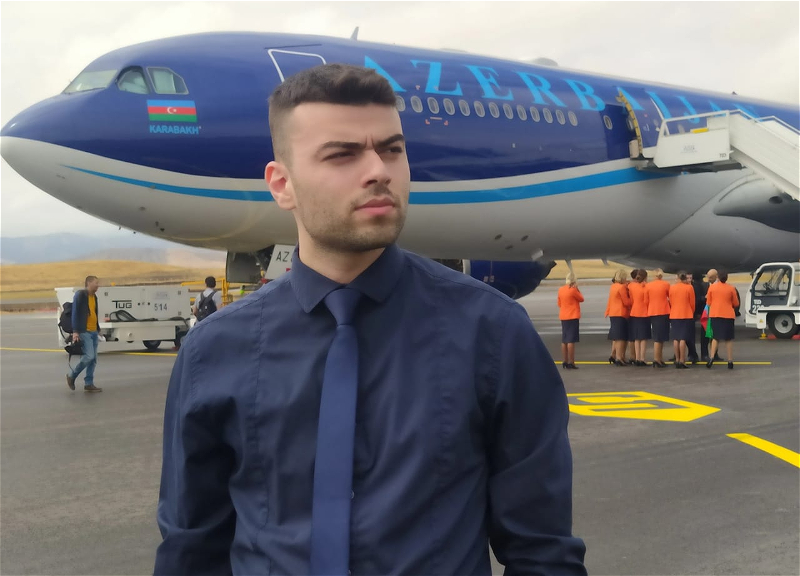 “Ömrümdə ilk dəfə təyyarəyə mindim” - Azərbaycanlı jurnalist bu hərəkətini fəxrlə anlatdı - FOTO