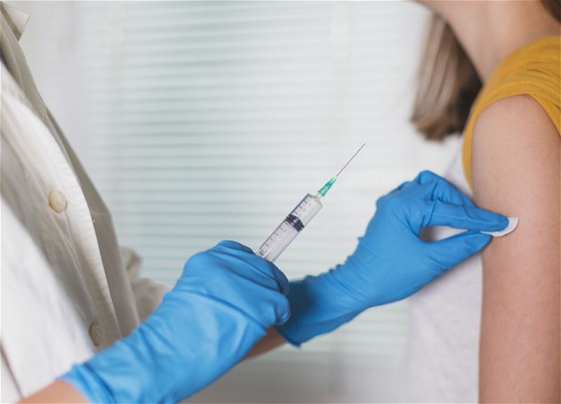 В Геранбойском районе выявлена махинация с вакцинацией, совершенная медсестрой