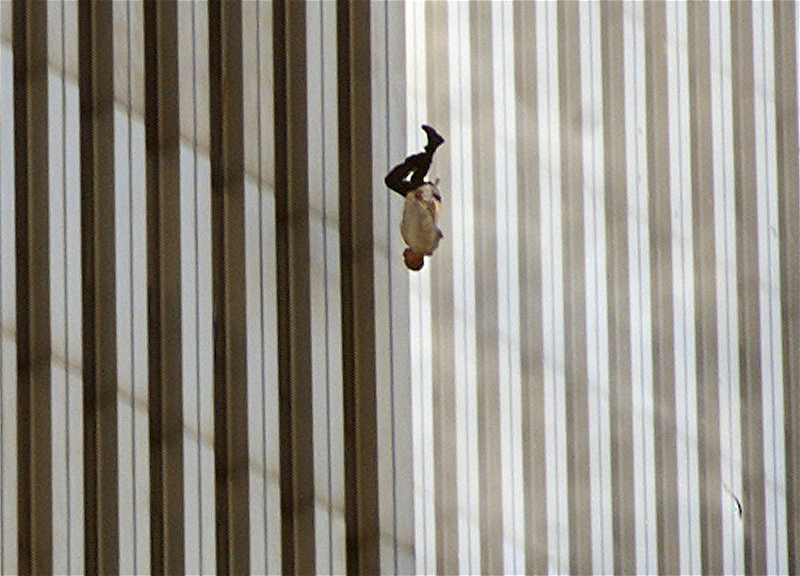 Самые трогательные кадры теракта 11 сентября - ФОТО
