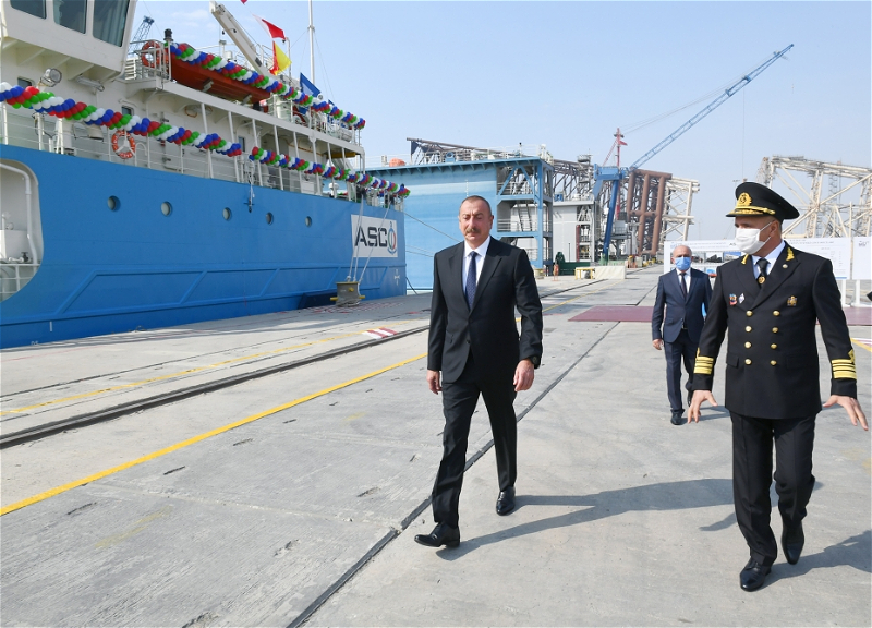 Ильхам Алиев принял участие в сдаче в эксплуатацию нефтеналивного танкера «Кяльбаджар» - ФОТО