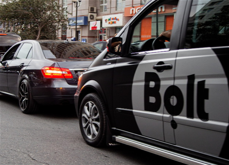 Водители такси выстроились на улице Баку: в Bolt прокомментировали информацию о забастовке – ВИДЕО