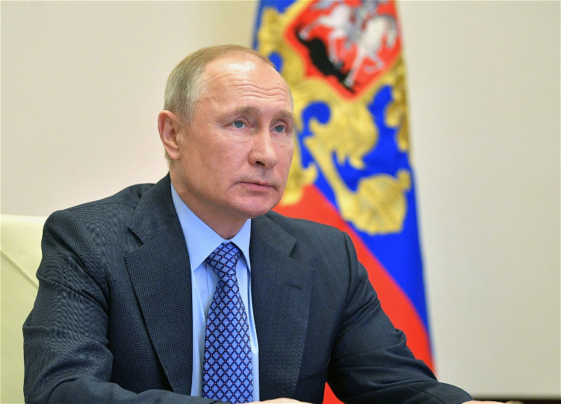 Putin özünütəcrid rejiminə keçib