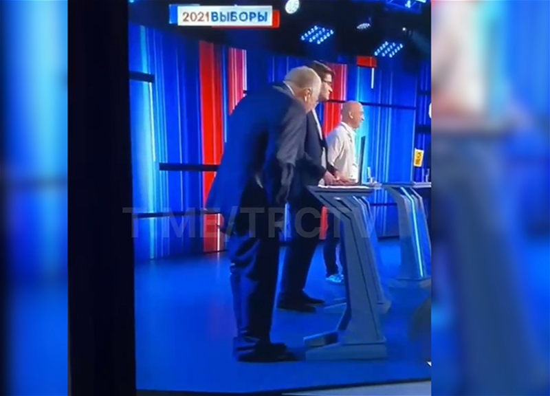 С Владимира Жириновского во время теледебатов упали брюки – ВИДЕО