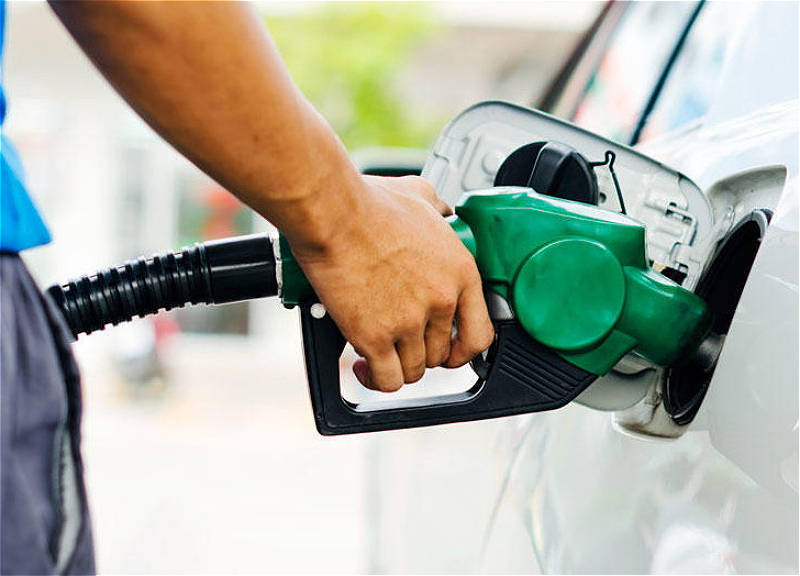 СМИ: С завтрашнего дня в Азербайджане повышаются цены на бензин