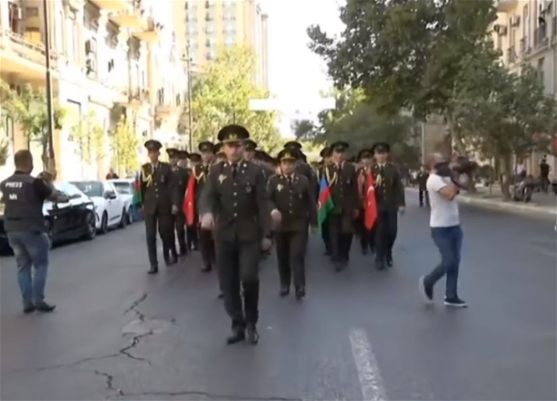 В Баку проходит шествие по случаю 103-й годовщины освобождения города от армяно-большевистской оккупации - ВИДЕО