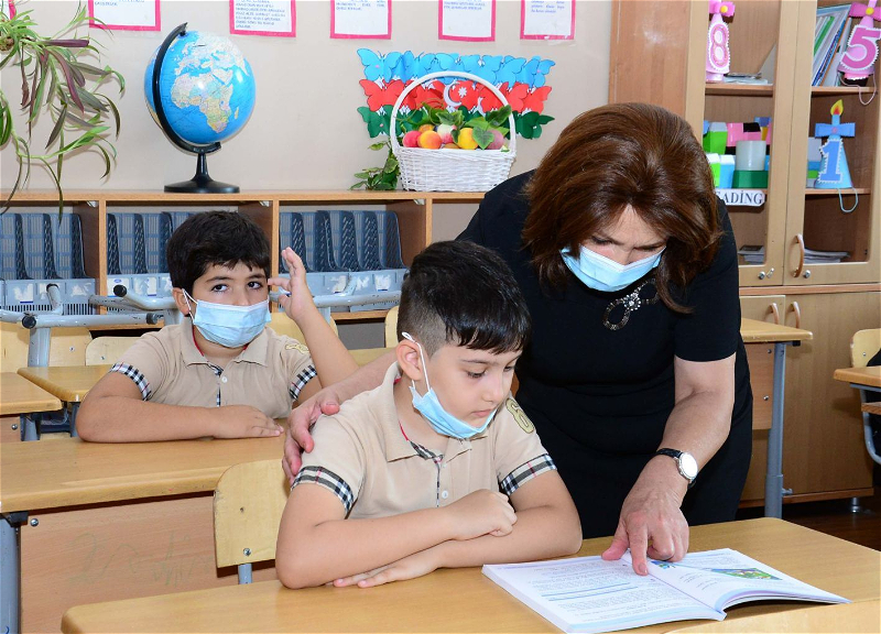 В ряде учебных заведений Азербайджана будут применяться электронные школьные журналы