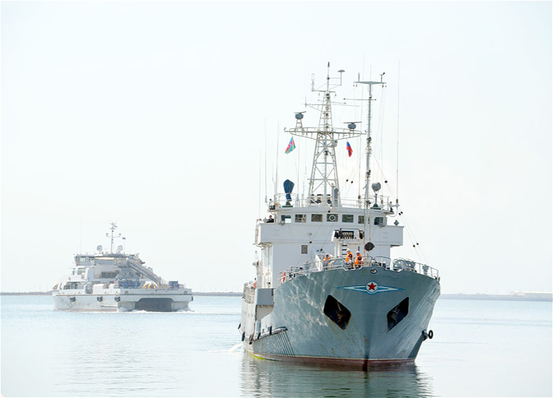 Суда Каспийской флотилии ВМФ России прибыли в Баку – ФОТО