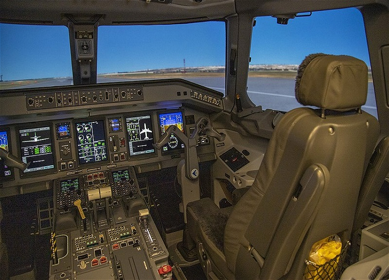 AZAL-ın Pilotların Hazırlığı Mərkəzində yeni uçuş trenajoru quraşdırılıb – FOTO – VİDEO