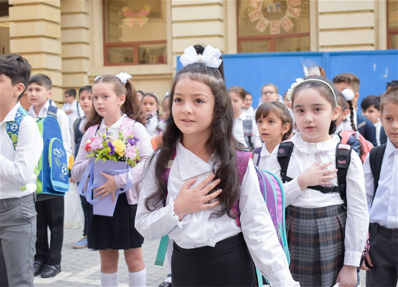 Первый раз - в первый класс! Новый учебный год в Азербайджане - ФОТОРЕПОРТАЖ