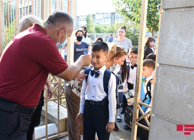 Управление образования Баку о допуске родителей школьников во дворы и здания школ