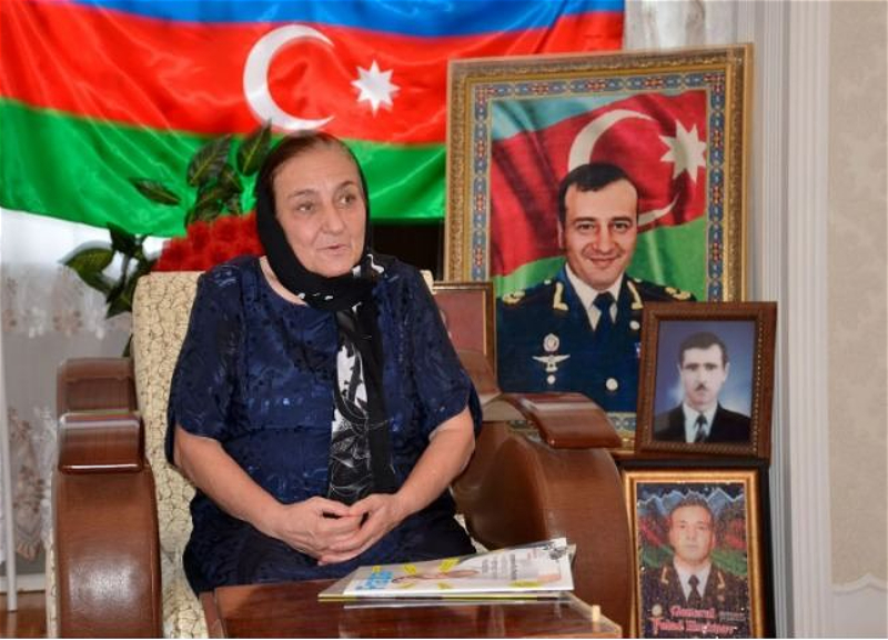 Мать генерала Полада Гашимова, ставшего шехидом, обратилась к азербайджанским военным в Шуше - ВИДЕО