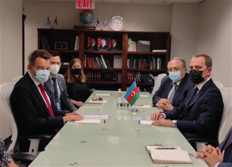 Глава МИД Азербайджана обменялся мнениями с руководителем МККК - ФОТО