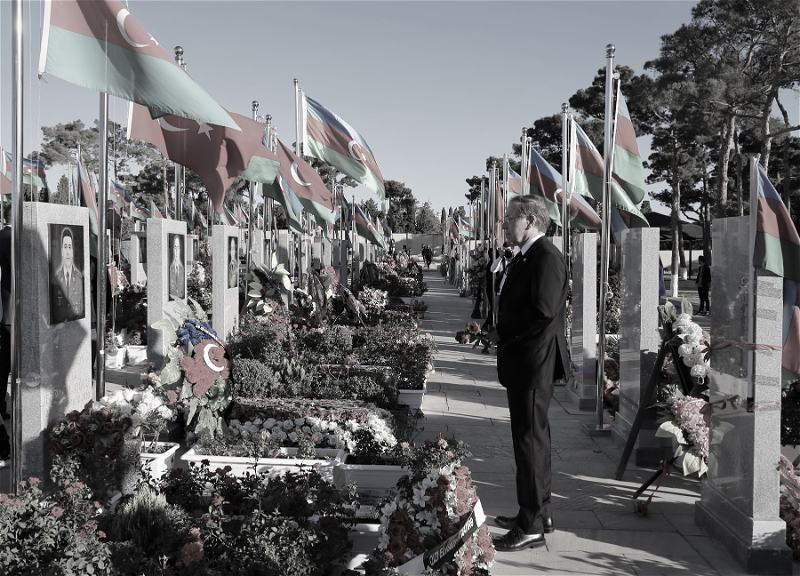 Посол США в Азербайджане почтил память шехидов Отечественной войны – ФОТО