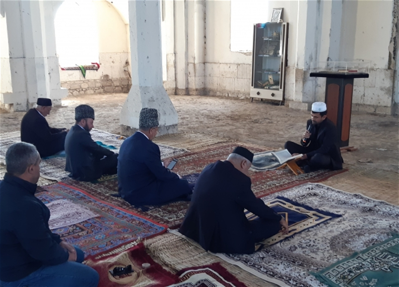 В Агдамской Джума мечети почтили память шехидов - ФОТО