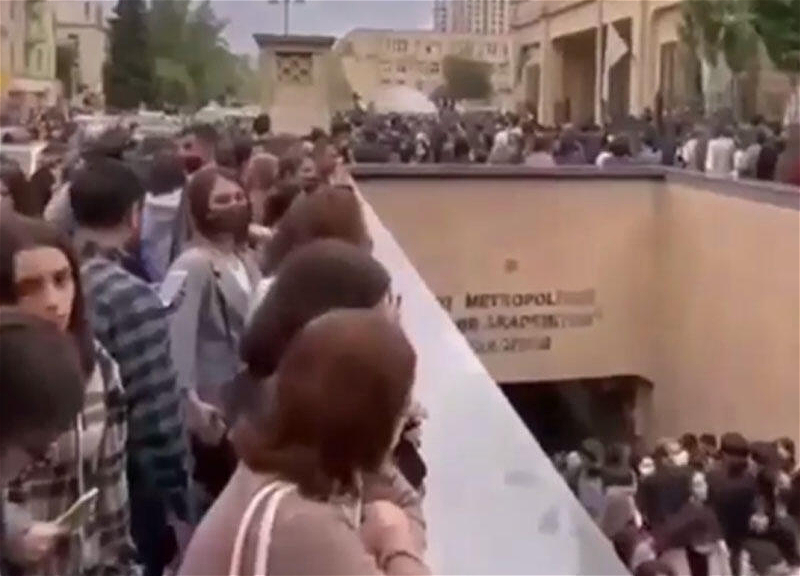 İlk dərs günü “Elmlər”də izdiham - VİDEO