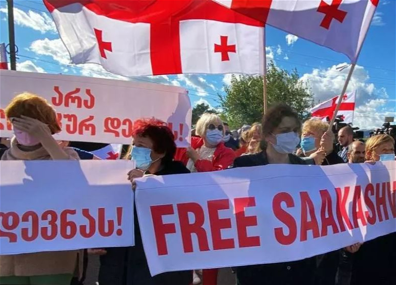 Более 51 тыс. человек подписали петицию за освобождение Саакашвили