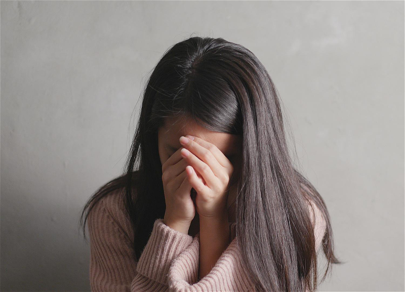 Госкомитет по проблемам семьи женщин и детей распространил заявление в связи с суицидом девушки в Баку