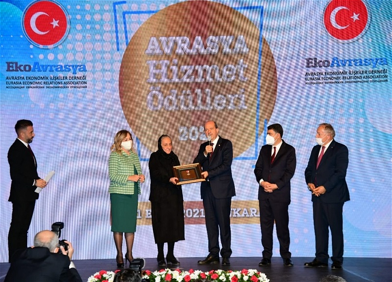 Şəhid general Polad Həşimov “Avrasiyaya Hizmət Ödülü”nə layiq görülüb – FOTO