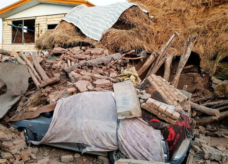 Около 100 человек пострадали в результате землетрясения в Иране