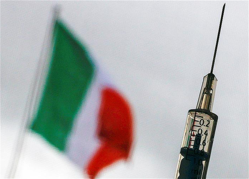 В Италии собираются вакцинировать третьей дозой все население страны