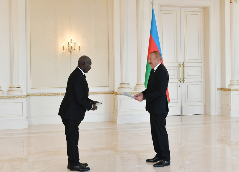 Ильхам Алиев принял верительные грамоты новоназначенного посла Уганды в Азербайджане – ФОТО