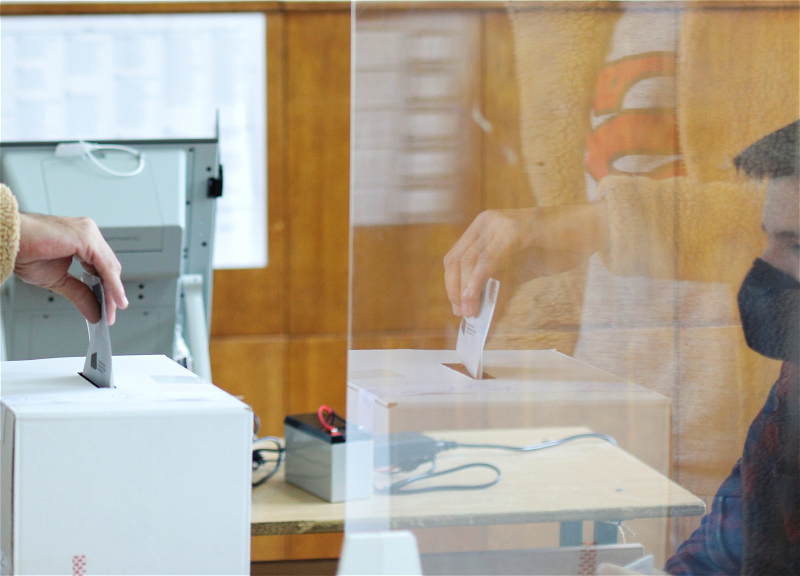 Bolqarıstanda prezident seçkilərinin ilkin nəticələri açıqlanıb