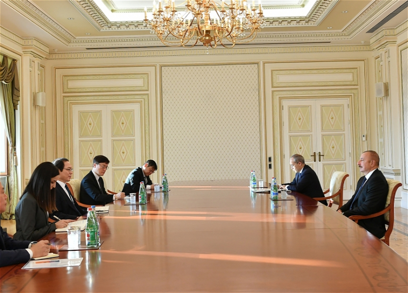 Ильхам Алиев принял председателя Комитета северного экономического сотрудничества при Президенте Республики Корея - ФОТО