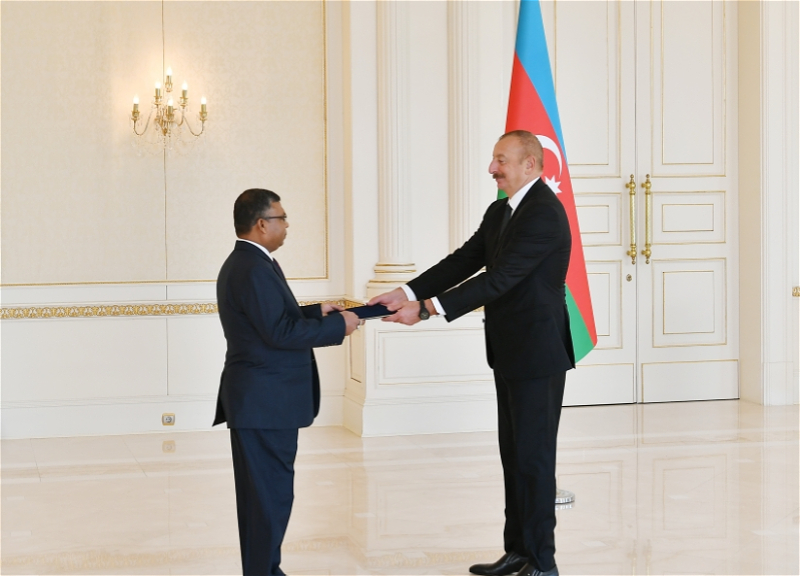 Президент Ильхам Алиев принял верительные грамоты новоназначенного посла Бангладеш - ФОТО