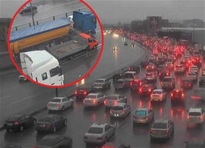 В Баку с участием грузовиков произошла авария: В движении автобусов возникли задержки - ФОТО