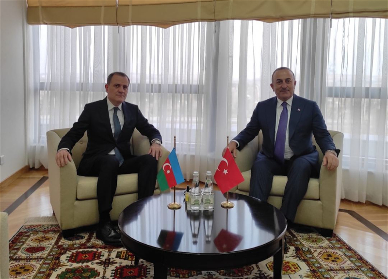 Главы МИД Азербайджана и Турции обсудили ситуацию в регионе