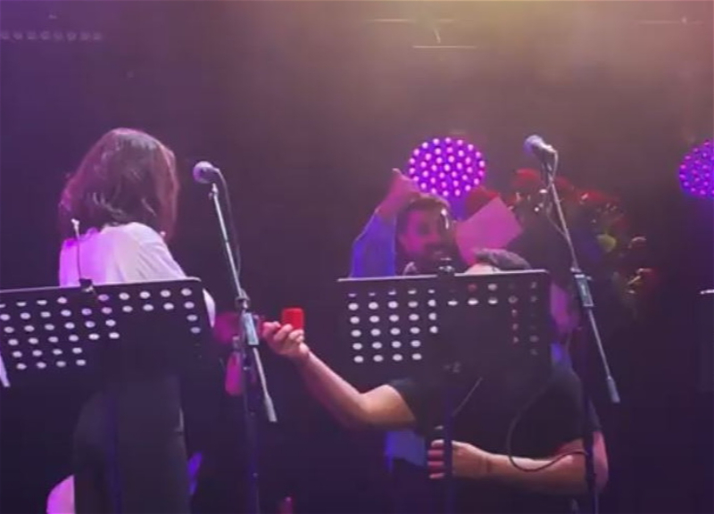 Jah Khalib на концерте помог сделать предложение руки и сердца - ВИДЕО