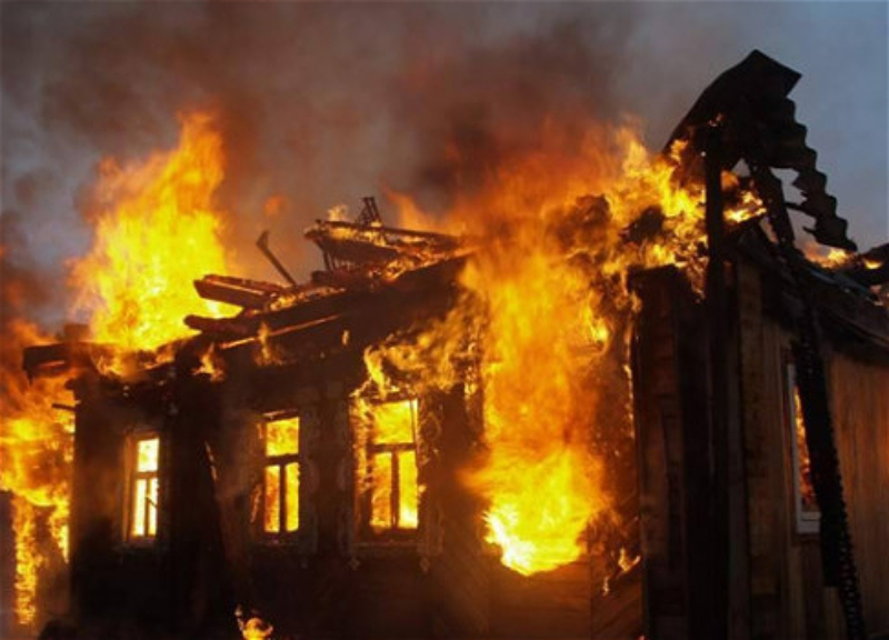 В Гусарском районе Азербайджана сгорел дом, один человек погиб