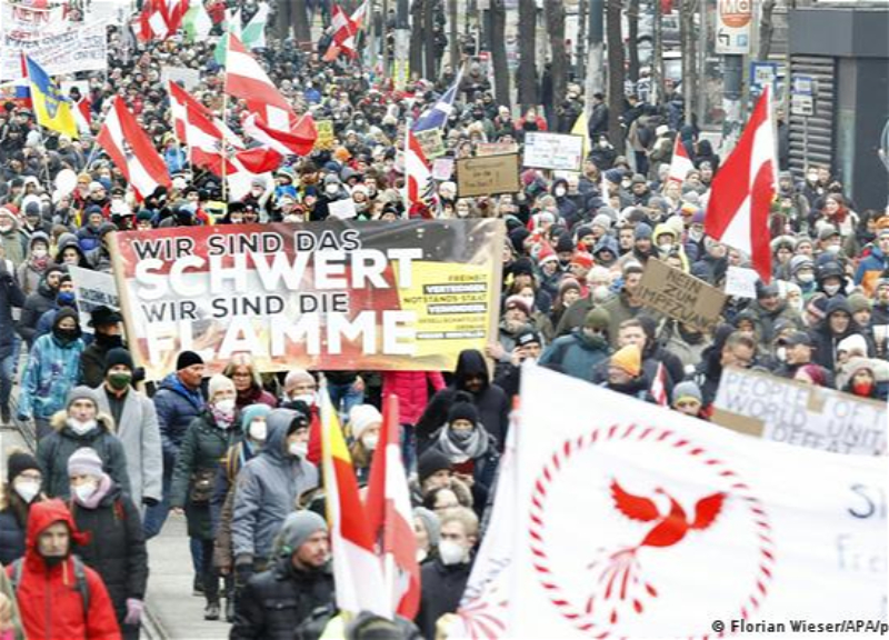 «Омикрон» в Европе: Новые ограничения и массовые протесты – ВИДЕО