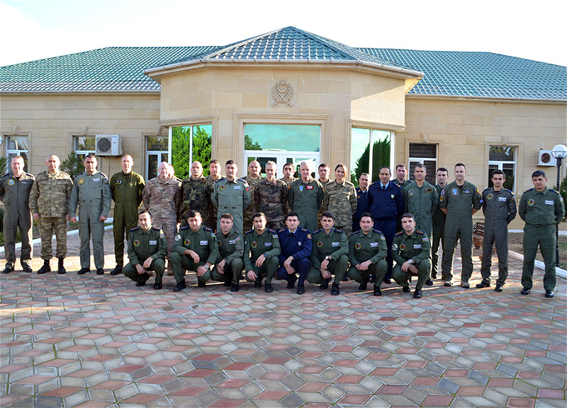 Мобильная тренинг-группа НАТО проводит курсы в Азербайджане - ФОТО