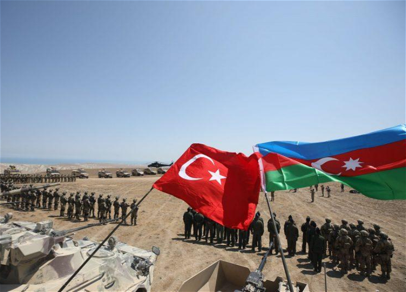 Хулуси Акар: Турция поддерживает модернизацию Азербайджанской Армии