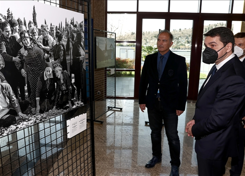 Помощник президента Азербайджана ознакомился с выставкой Istanbul Photo Awards