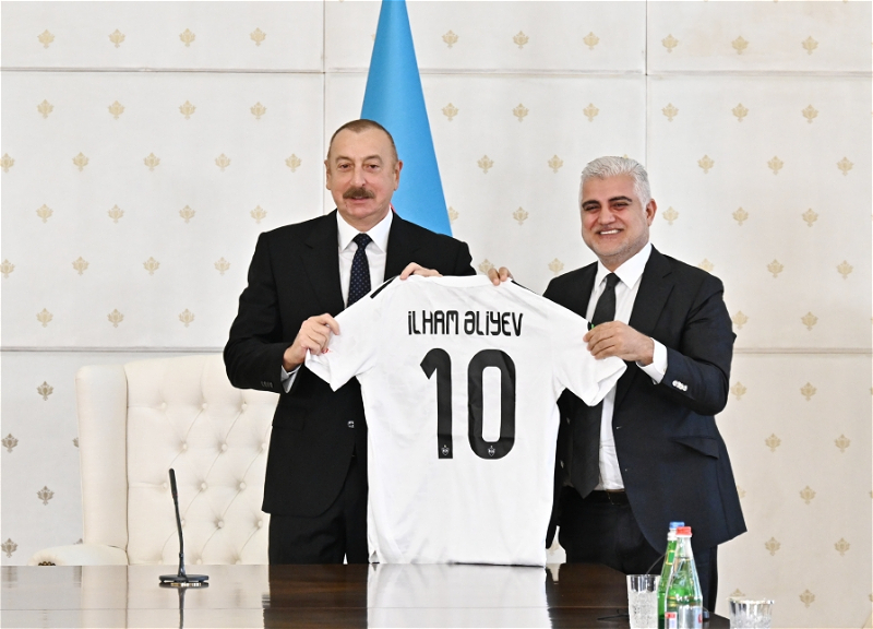 Ильхам Алиев принял членов футбольного клуба «Карабах» - ФОТО - ВИДЕО