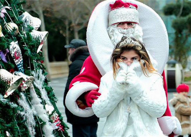 Сколько в этом году стоит разрешение работать Дедом Морозом в Азербайджане?